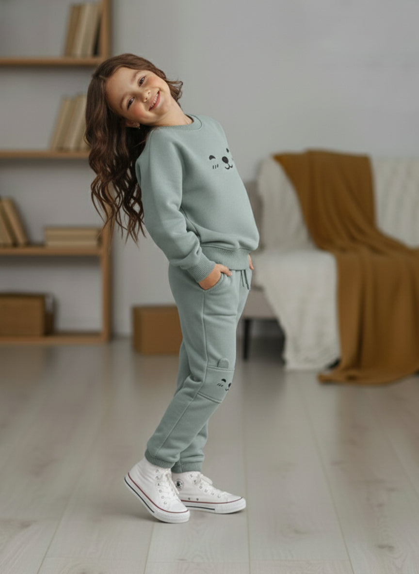 Winter Cute Green Outfit for Girls